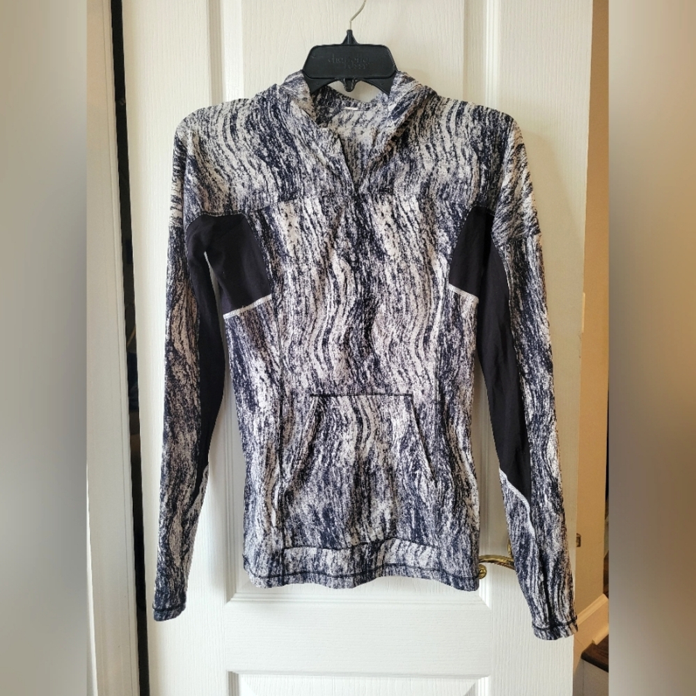 Lululemon Runbeam Lightweight Running Hoodie Long Sleeve White Black 2
